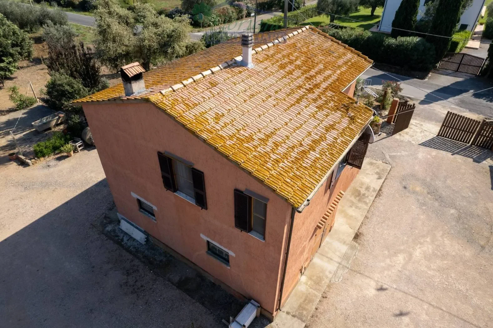 Exterior photo 3