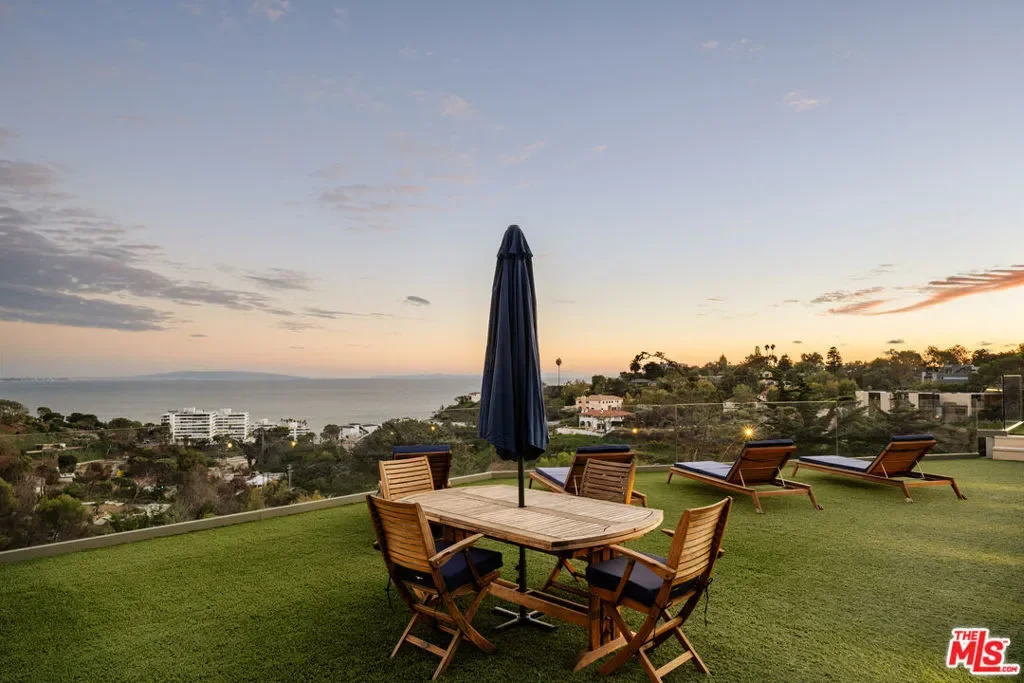 467 Paseo Miramar, Los Angeles, California, United States. - Photo 39