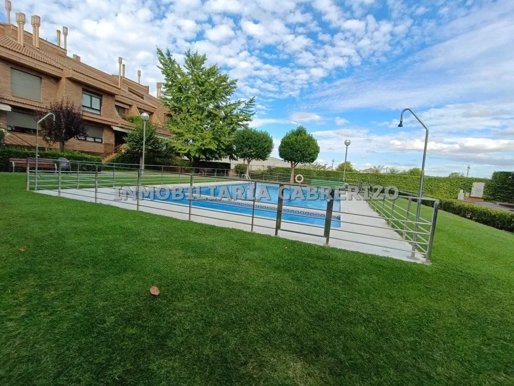 Exterior photo 10