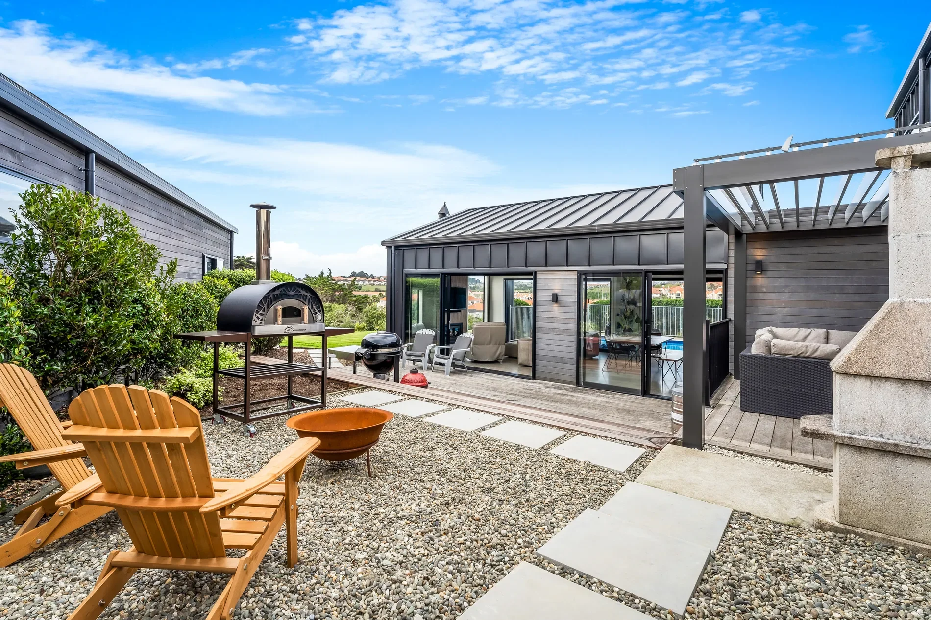 Exterior photo 3