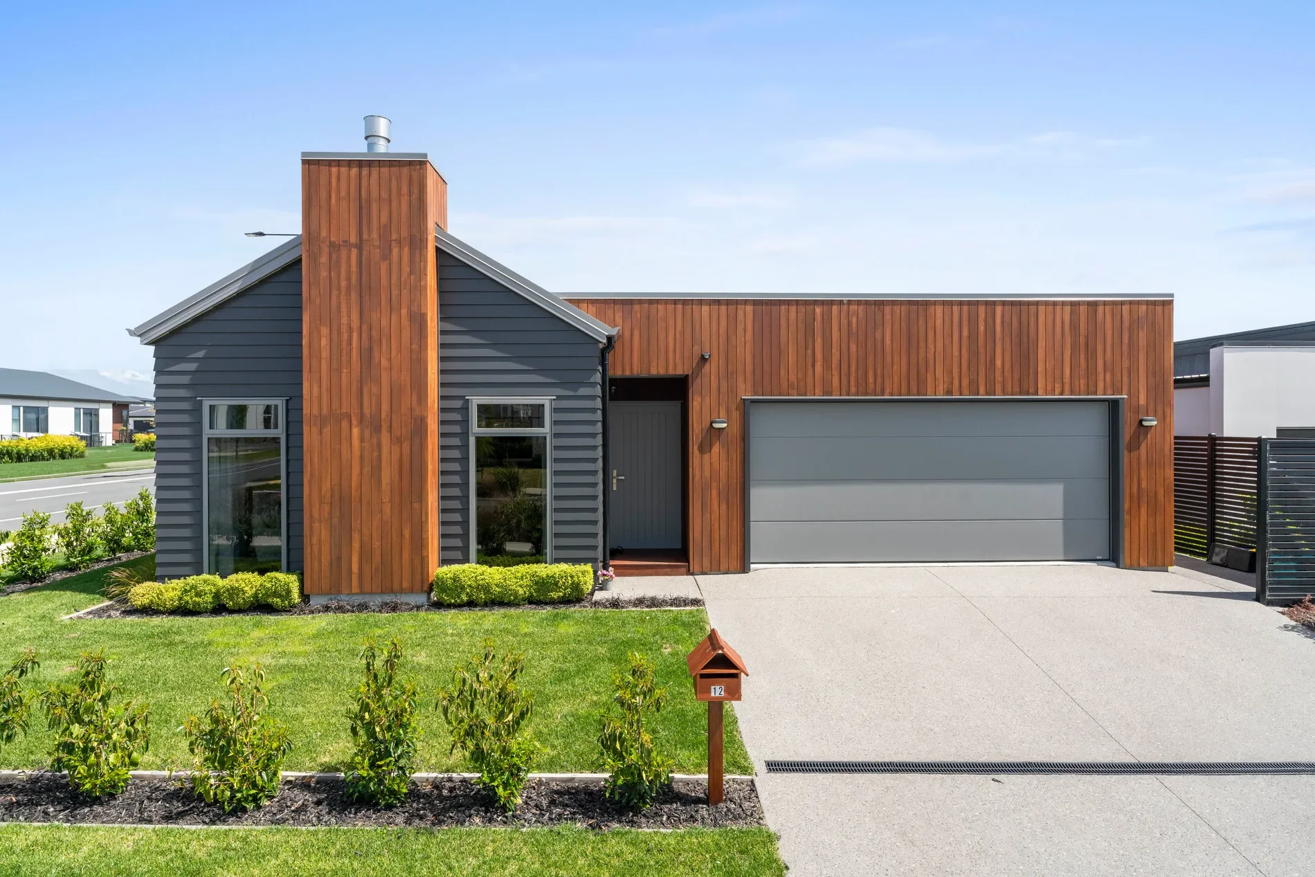 Exterior photo 6