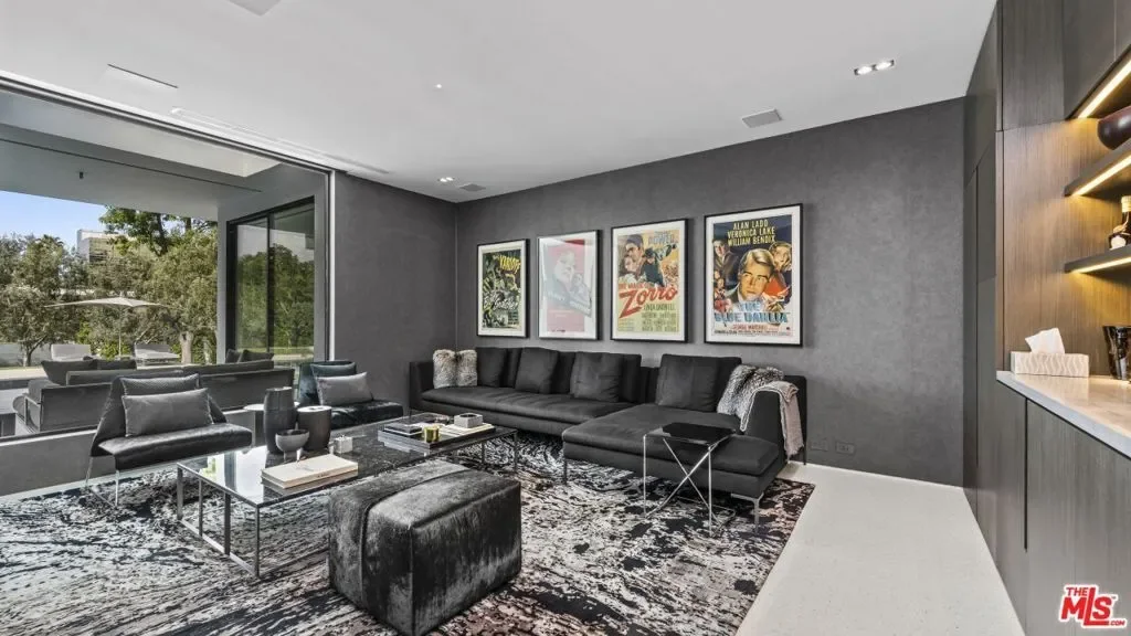 16032 VALLEY VISTA Boulevard, Los Angeles, California, United States. - Photo 12