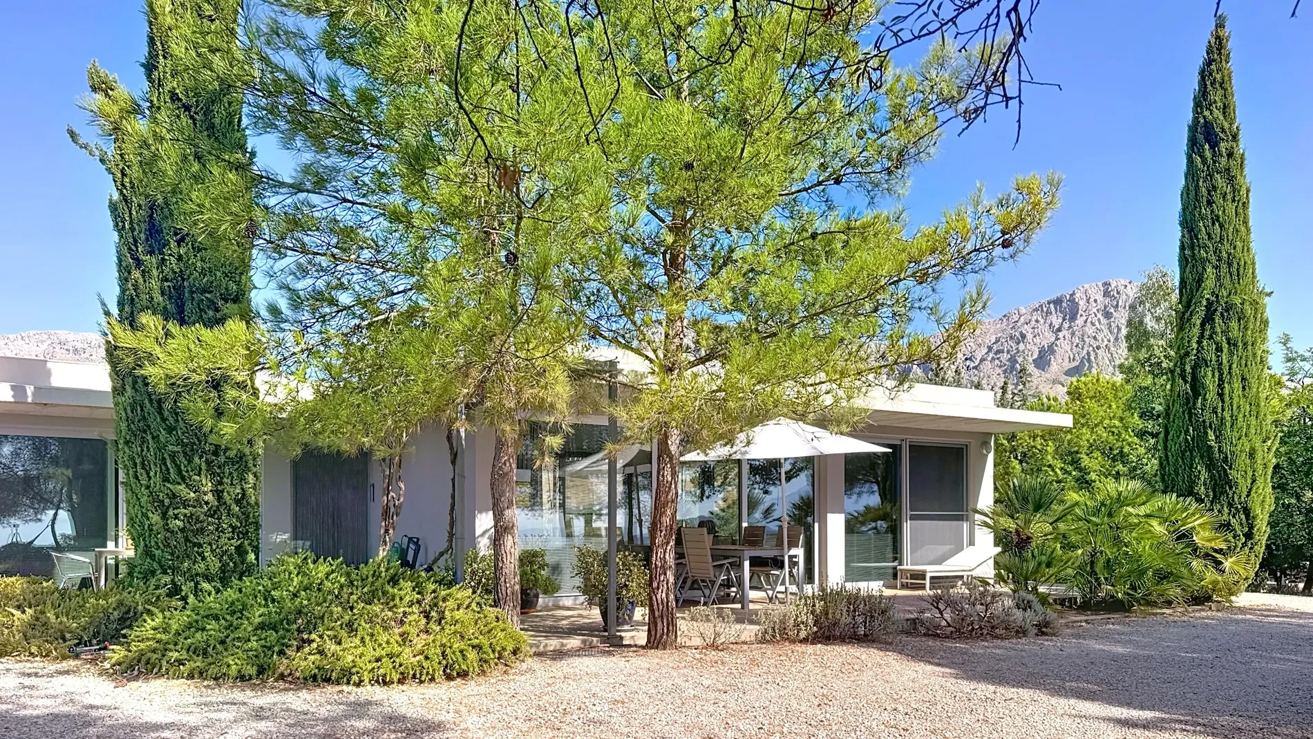 Exterior photo 4
