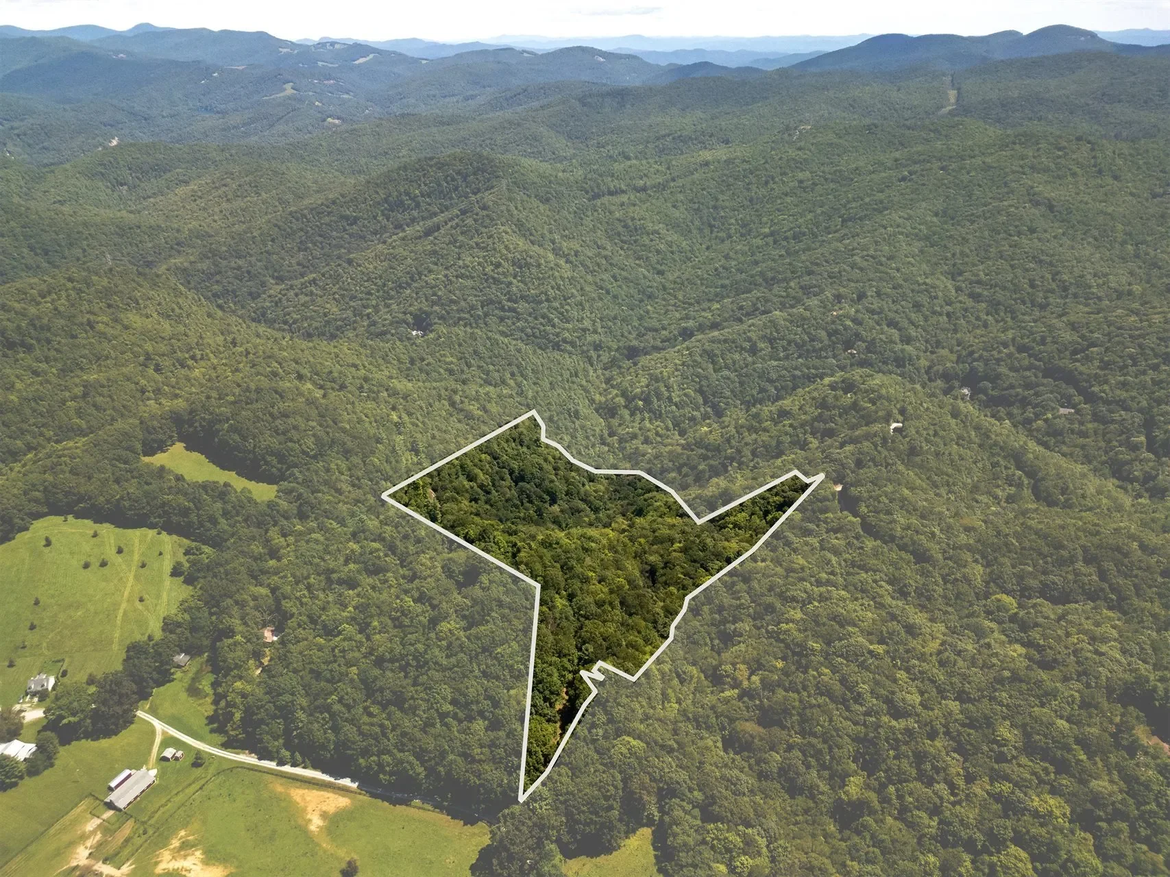 999 Robinson Creek, Glenville, NC, 28736, USA, 28736, North Carolina, United States. - Photo 1