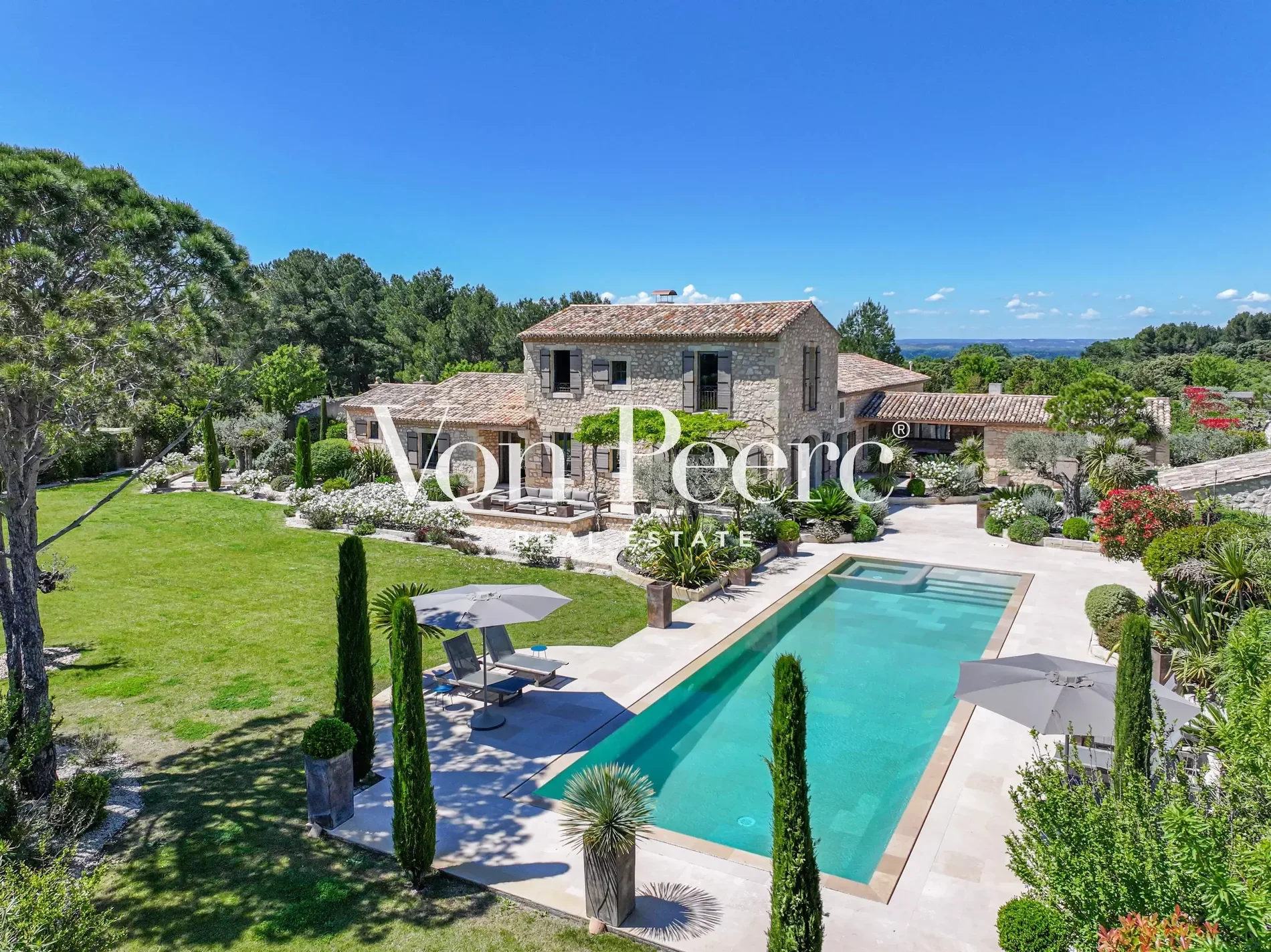 Saint-Rémy-de-Provence, Provence-Alpes-Côte d'Azur, France. - Photo 12
