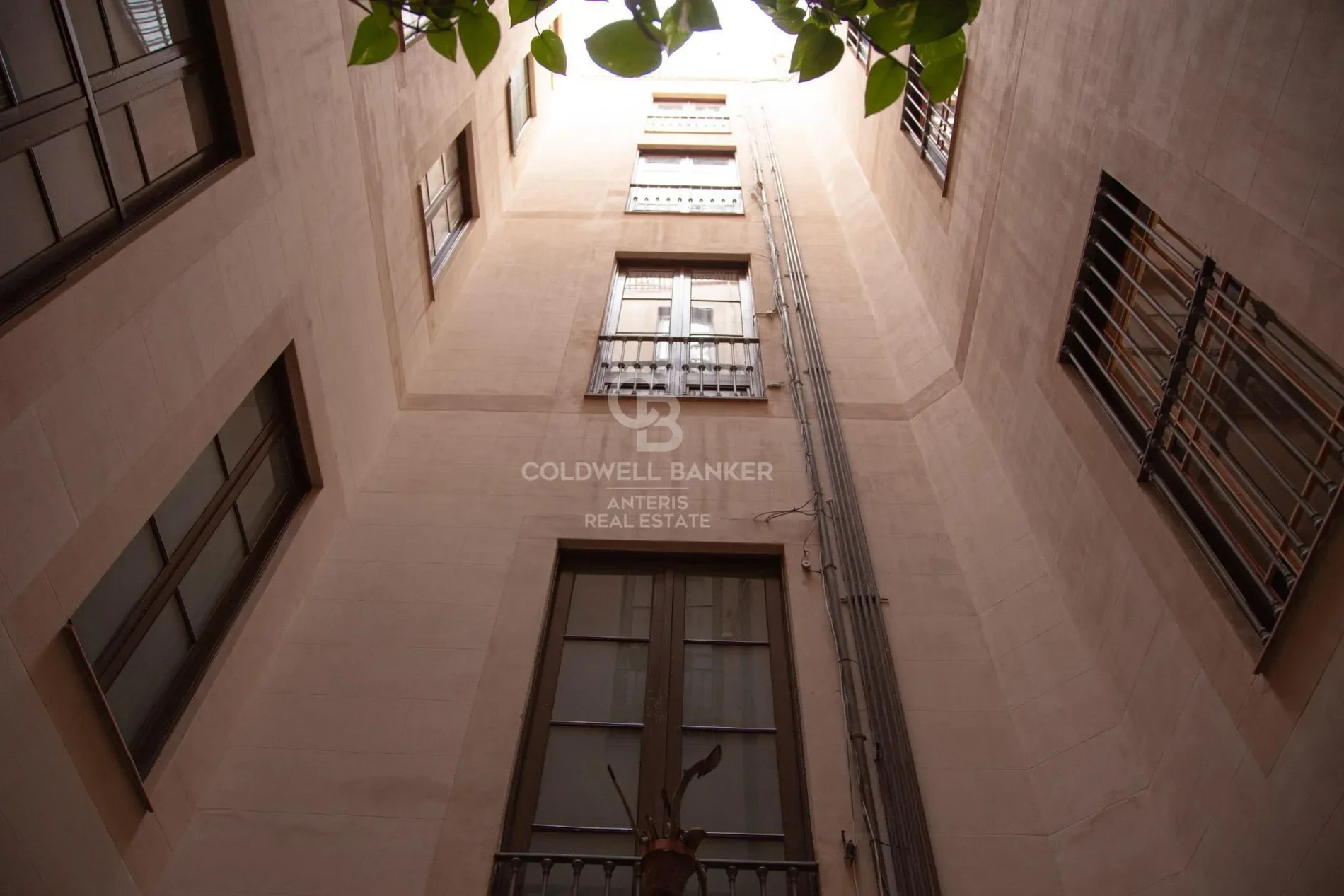 Exterior photo 2