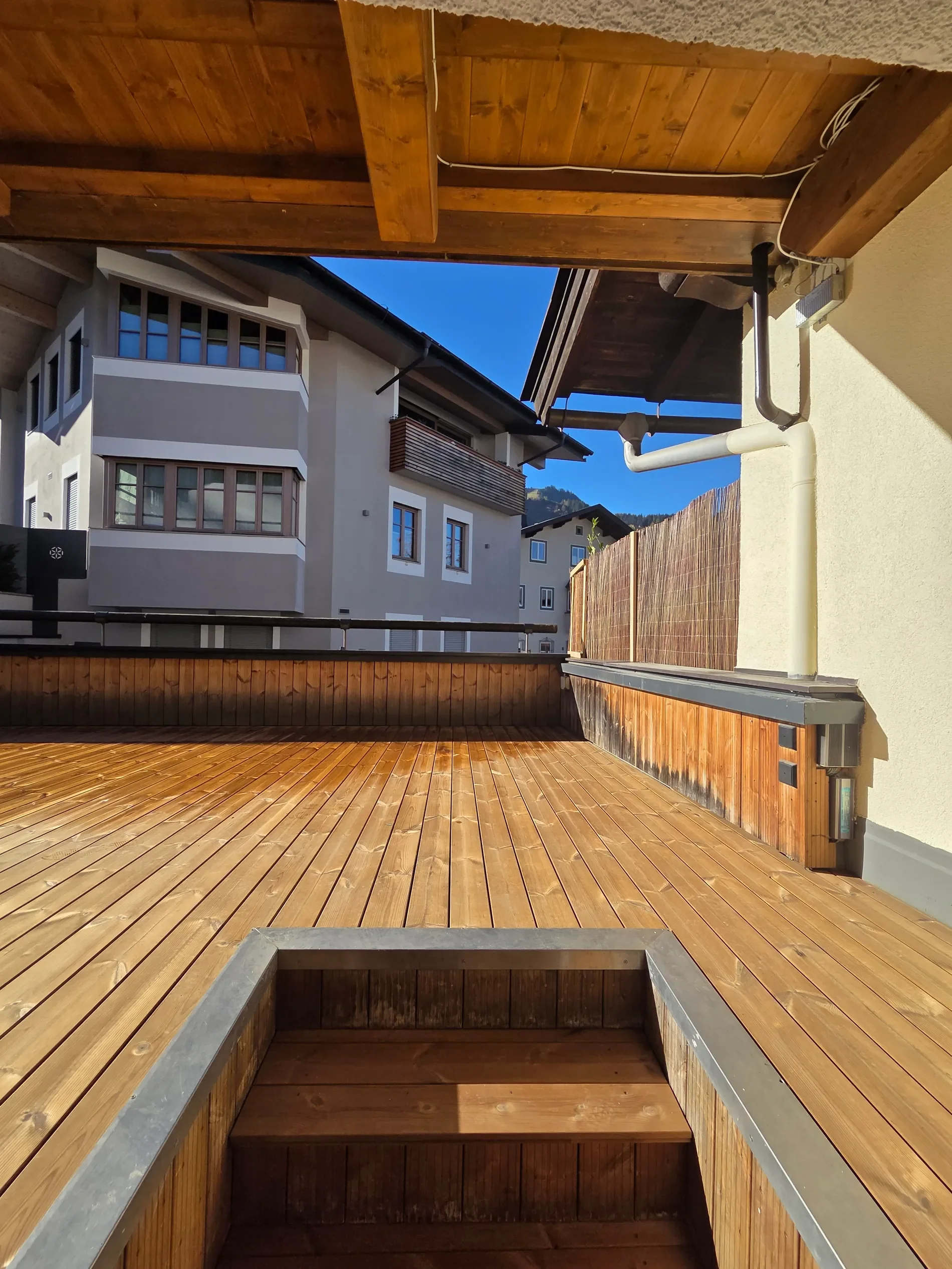 Exterior photo 2