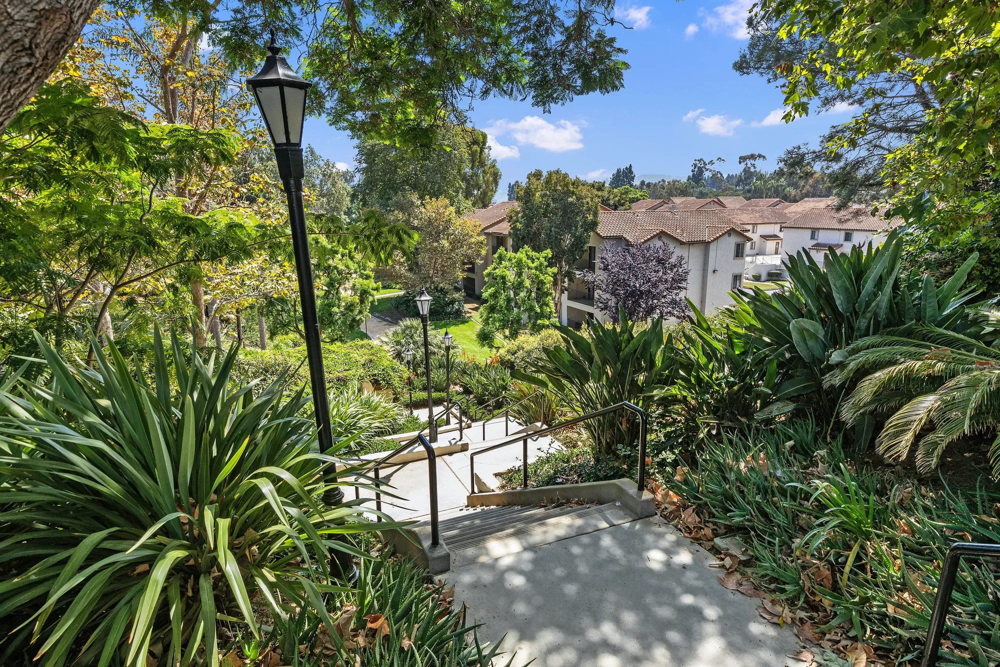 Exterior photo 8