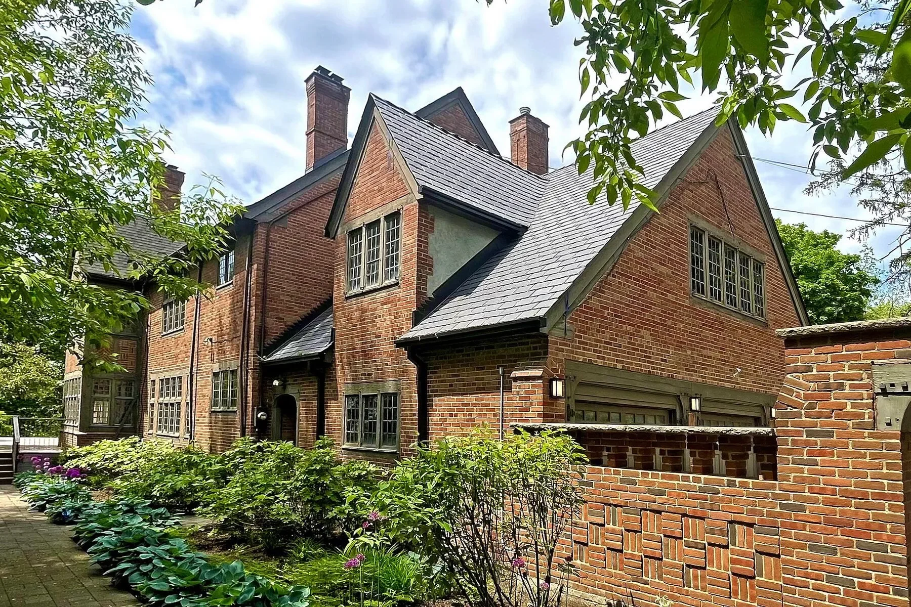 Exterior photo 6