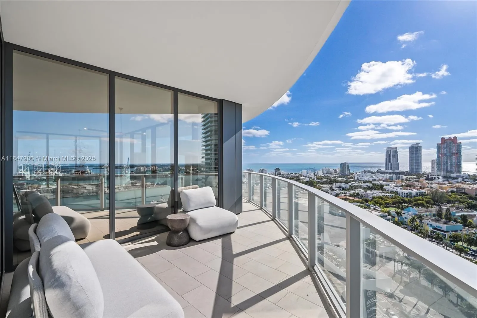 Miami Beach, Florida, United States. - Photo 11
