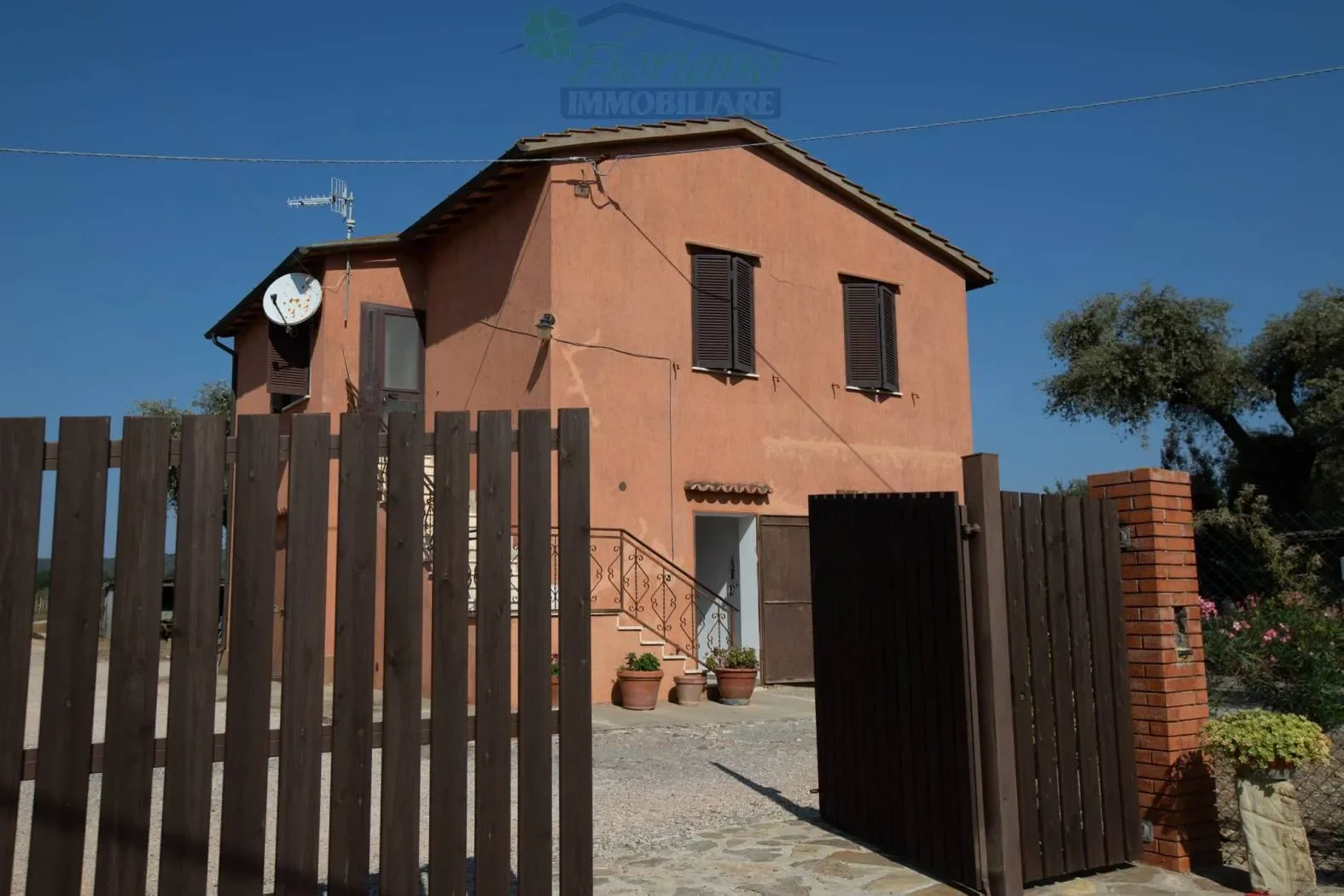 Exterior photo 4