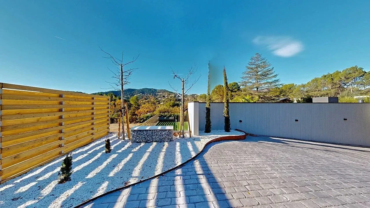 Exterior photo 8