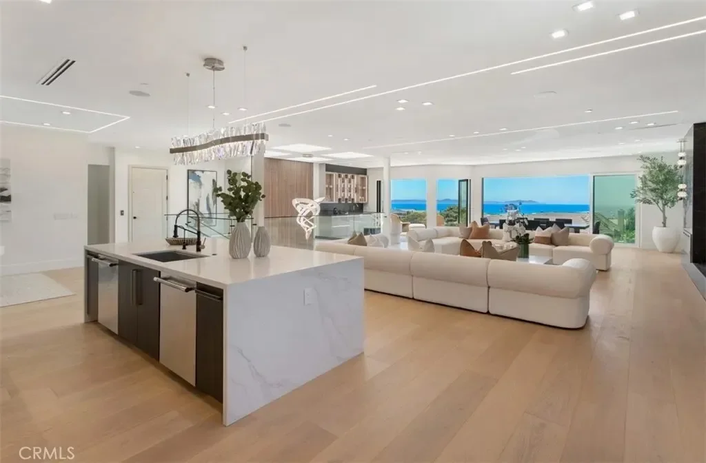 4 Narbonne, Newport Beach, California, United States. - Photo 39