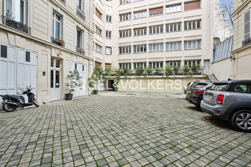 Paris, Île-de-France, France. - Photo 9