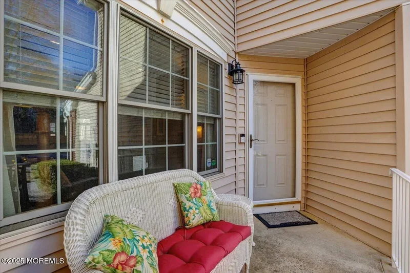 102 Whitlock Court, Manalapan, NJ 07726, Manalapan Township, New Jersey, United States. - Photo 11