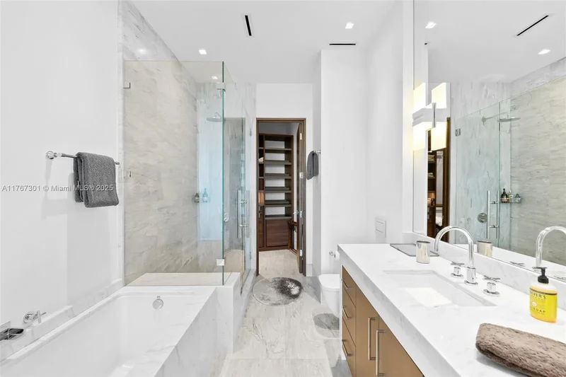 84 Isla Bahia Dr, Fort Lauderdale, Florida, United States. - Photo 3