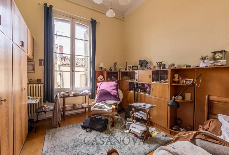 For Sale: Apartment in Montpellier, 245m², 6 Rooms, €745,000 with Garage