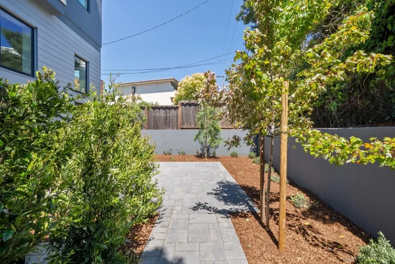 1433 Floribunda Avenue, Burlingame, California, United States. - Photo 15