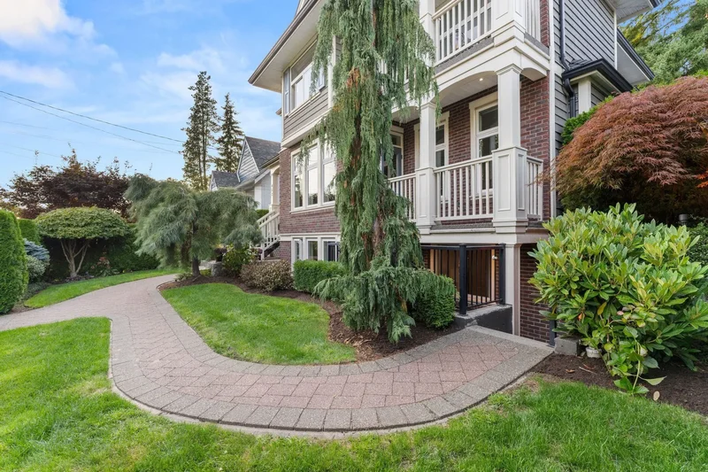 452 Tempe Crescent, North Vancouver, British Columbia, Canada. - Photo 11