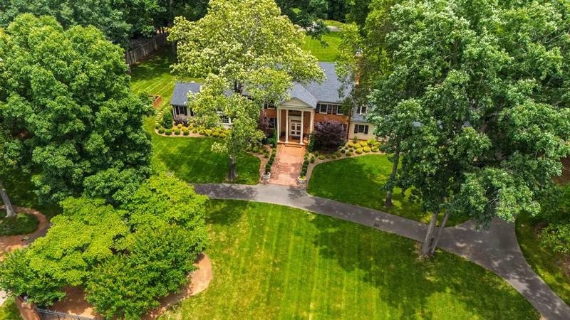 820 Kenmore Road , Chapel Hill, NC 27514, Chapel Hill, North Carolina, United States. - Photo 14