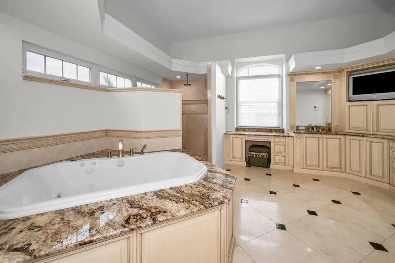 119 8th St E, Tierra Verde, FL 33715, St. Petersburg, Florida, United States. - Photo 48