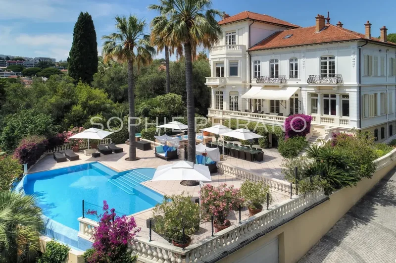 EXCLUSIVITY - CANNES CENTER - MAJESTIC PROPERTY WITH POOL