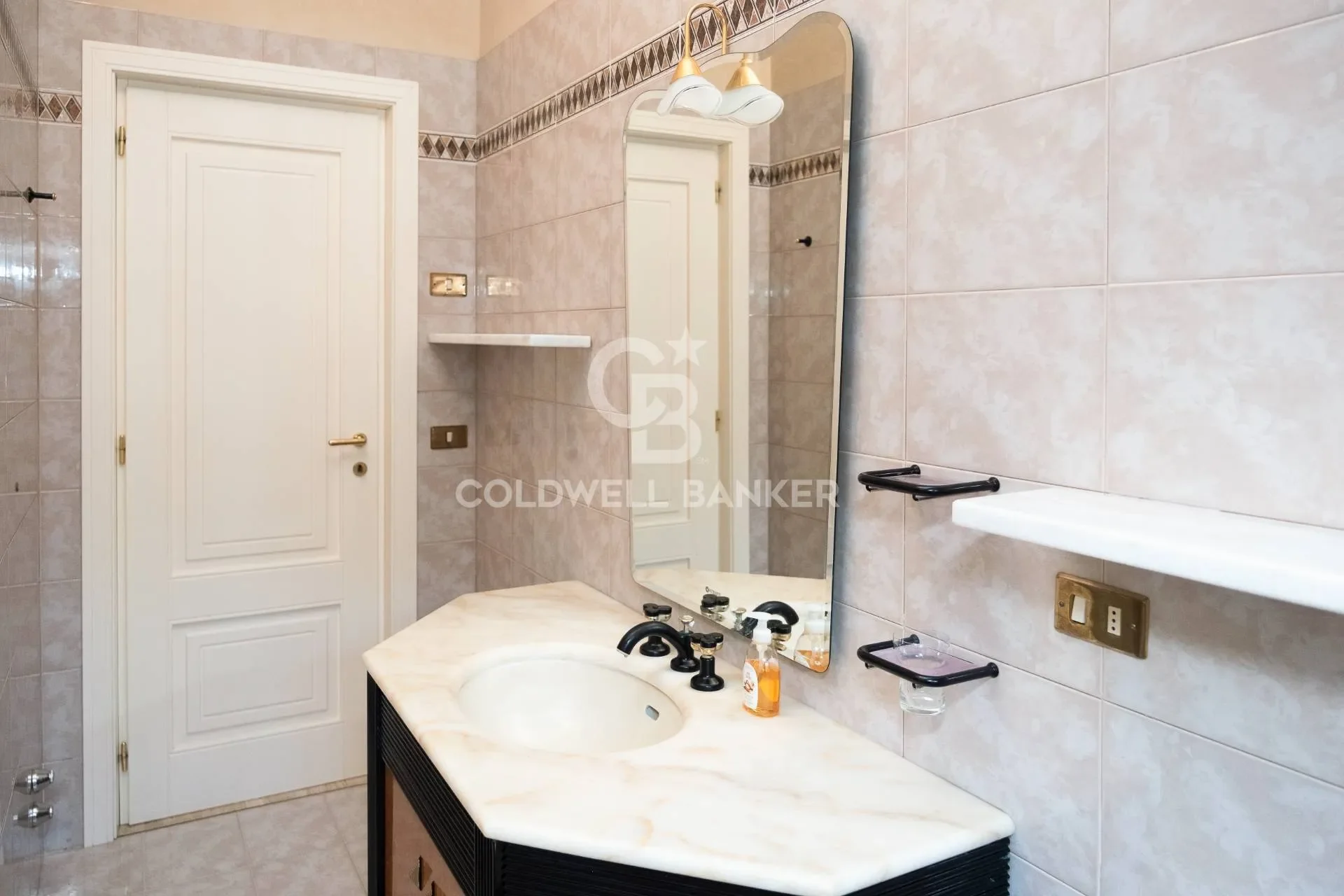 via IV novembre 22, Campobasso, Molise, Italy. - Photo 14