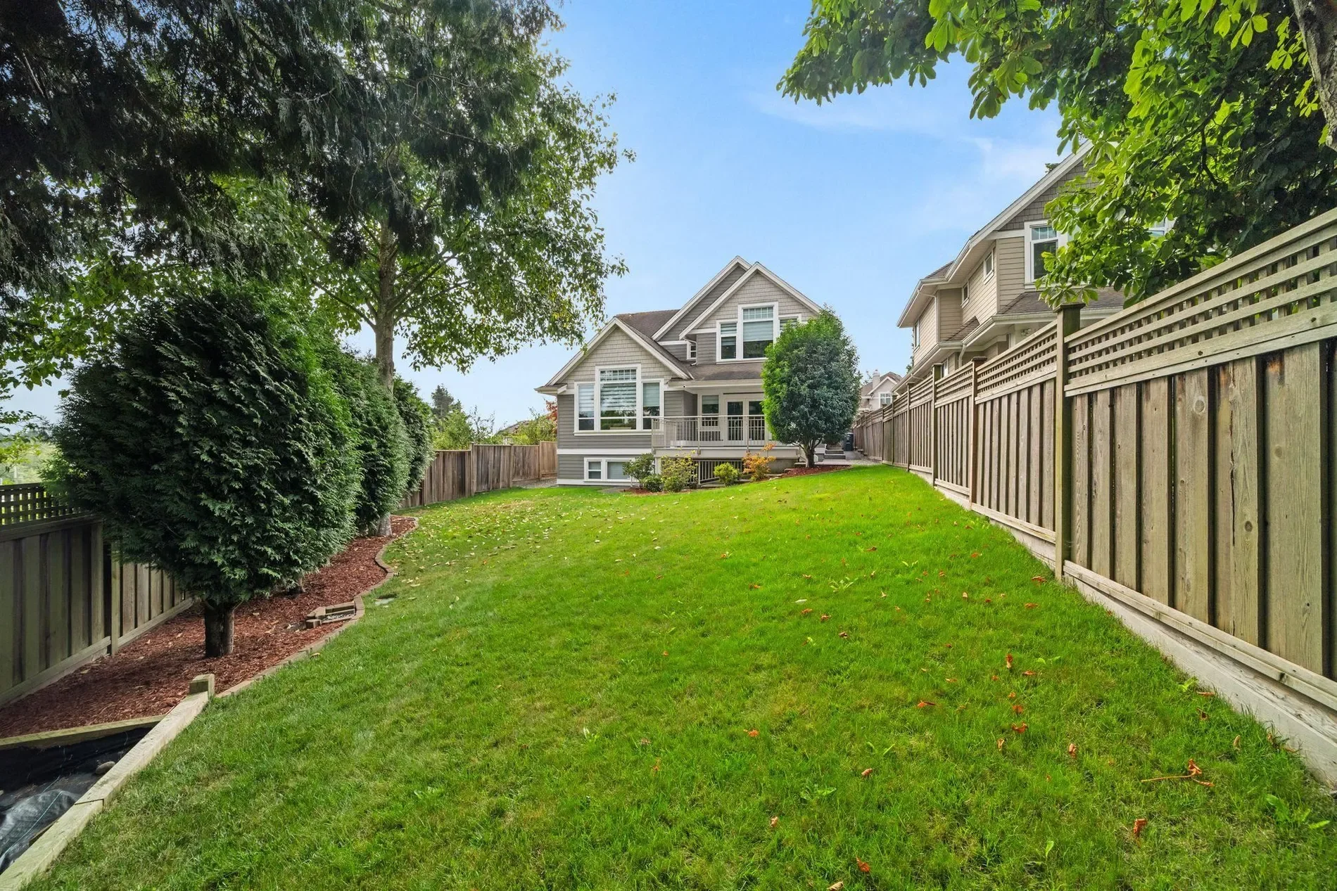 Exterior photo 9