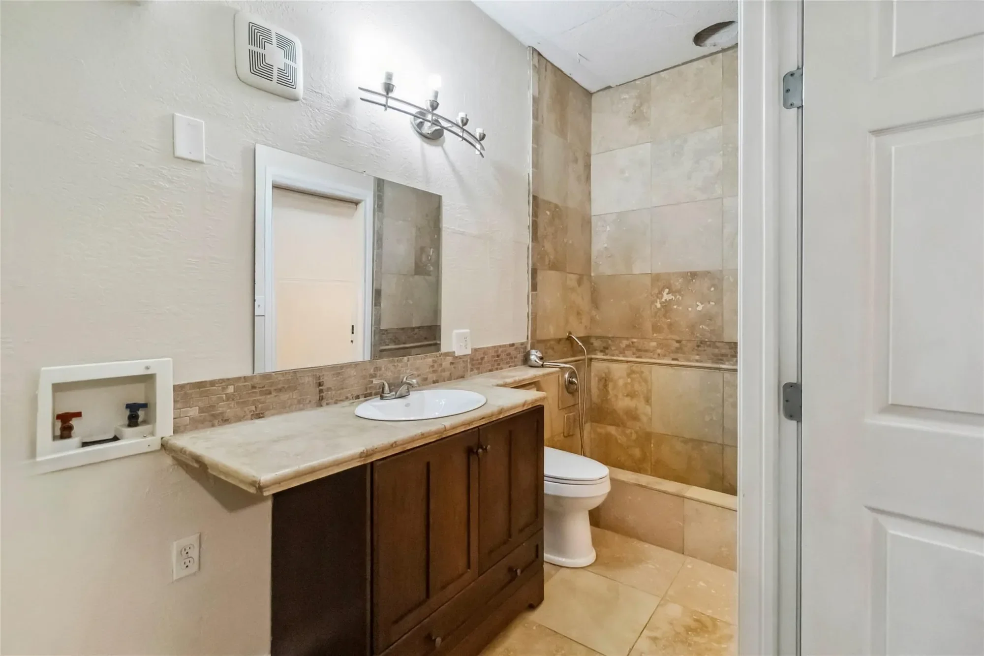 208 Old Potato RD, Paige, Texas, United States. - Photo 14