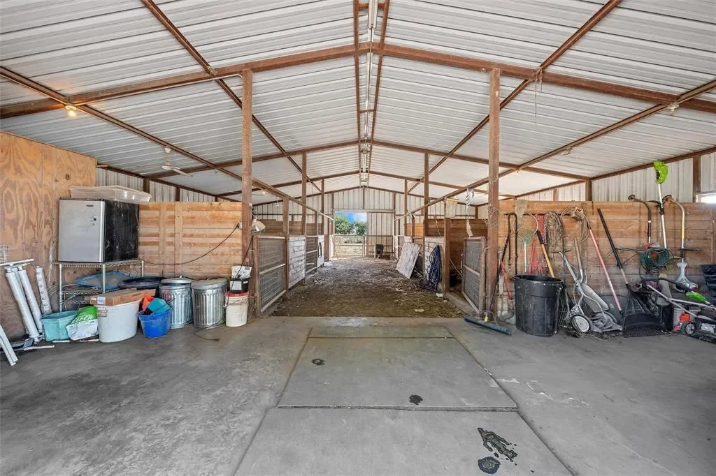 1025 County Road, Hillsboro, TX 76645, Hillsboro, Texas, United States. - Photo 17