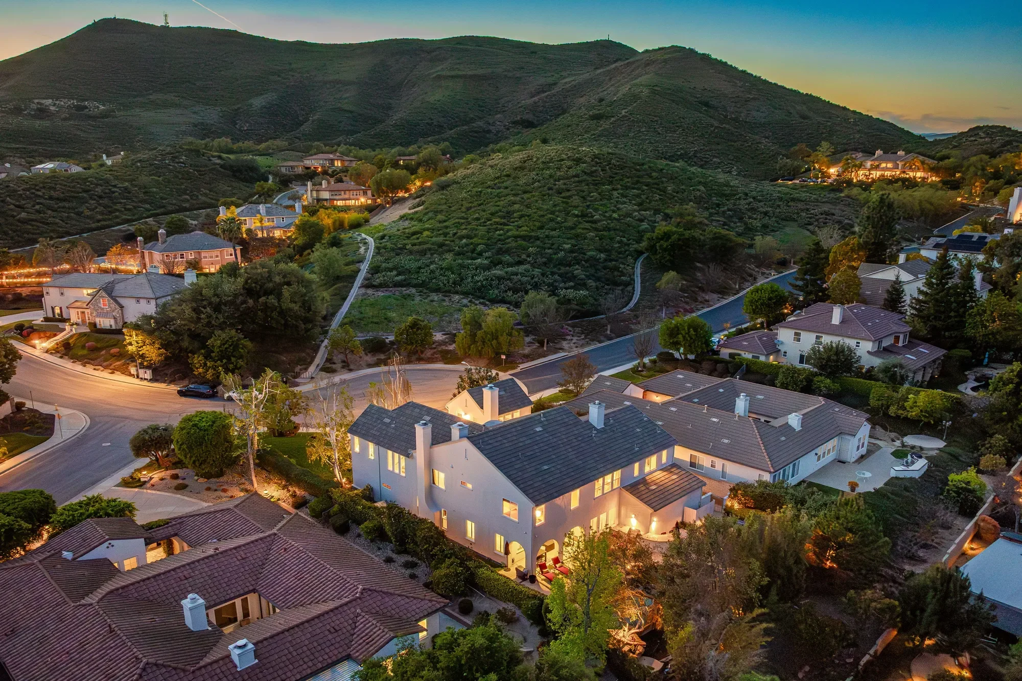 1008 N Country Club Drive, Simi Valley, CA 93065, Simi Valley, California, United States. - Photo 1