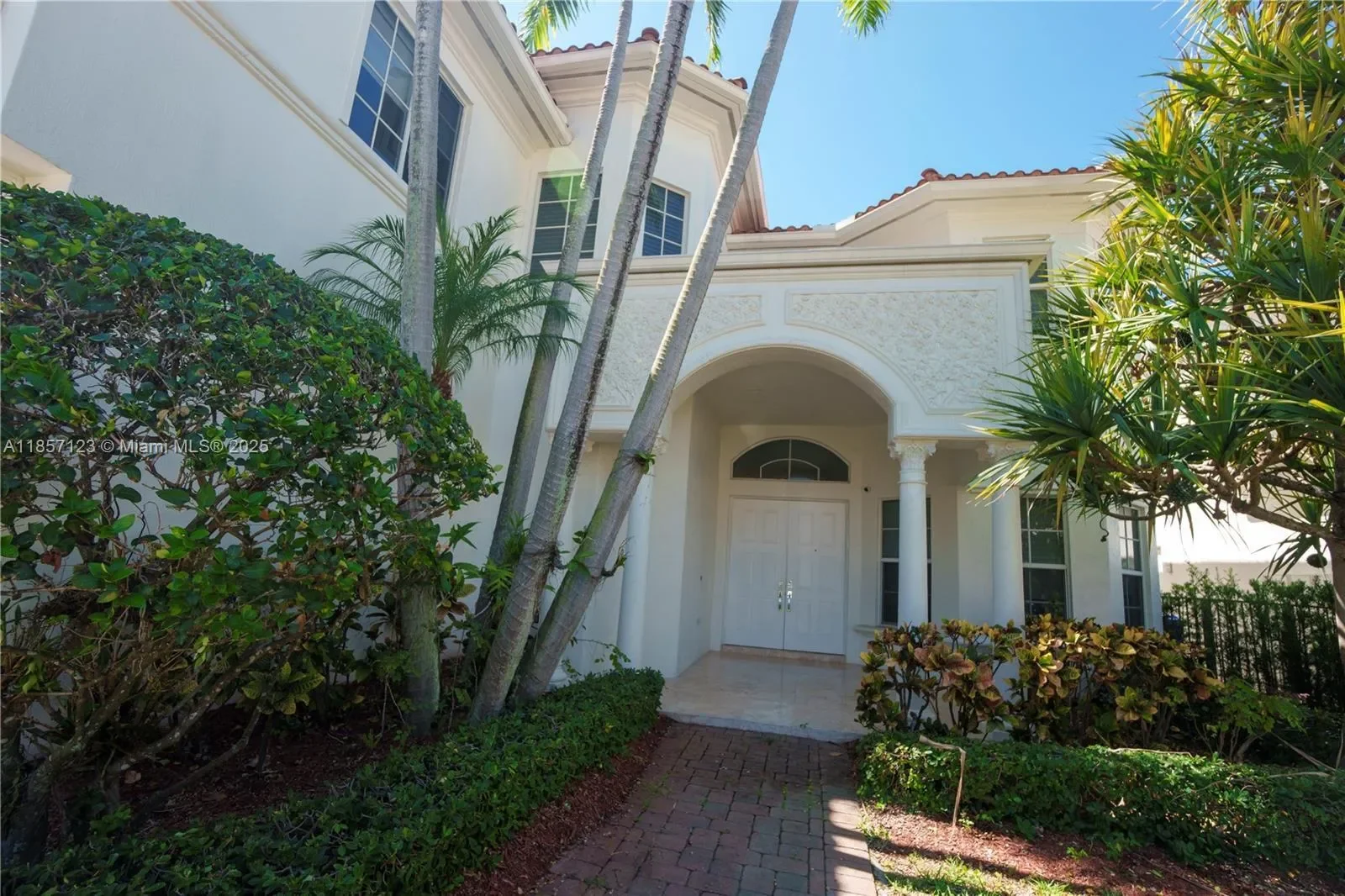 822 Meridian Ln, Hollywood, Florida, United States. - Photo 23