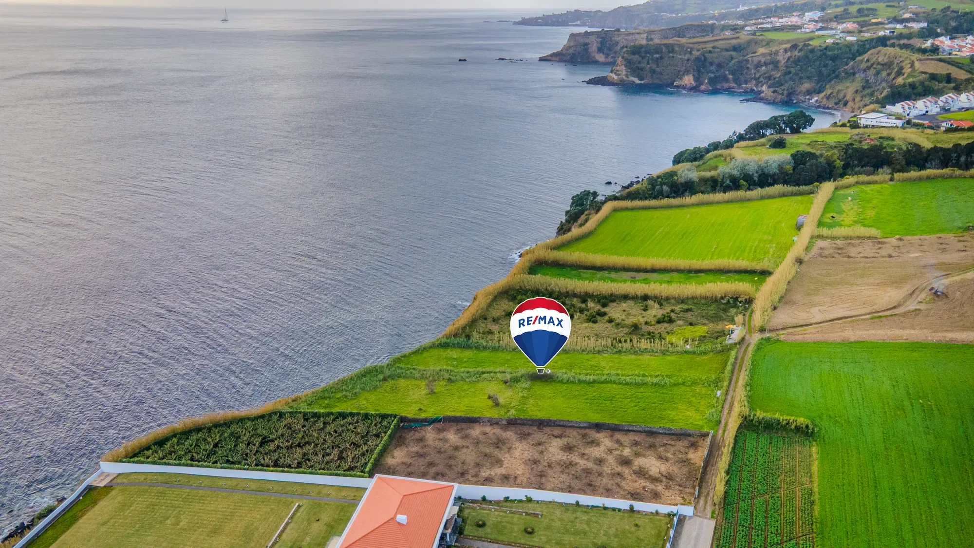 R. Padre António Cassiano, 9680 Vila Franca Do Campo, Portugal, Vila Franca do Campo (Sao Pedro), Azores, Portugal. - Photo 2