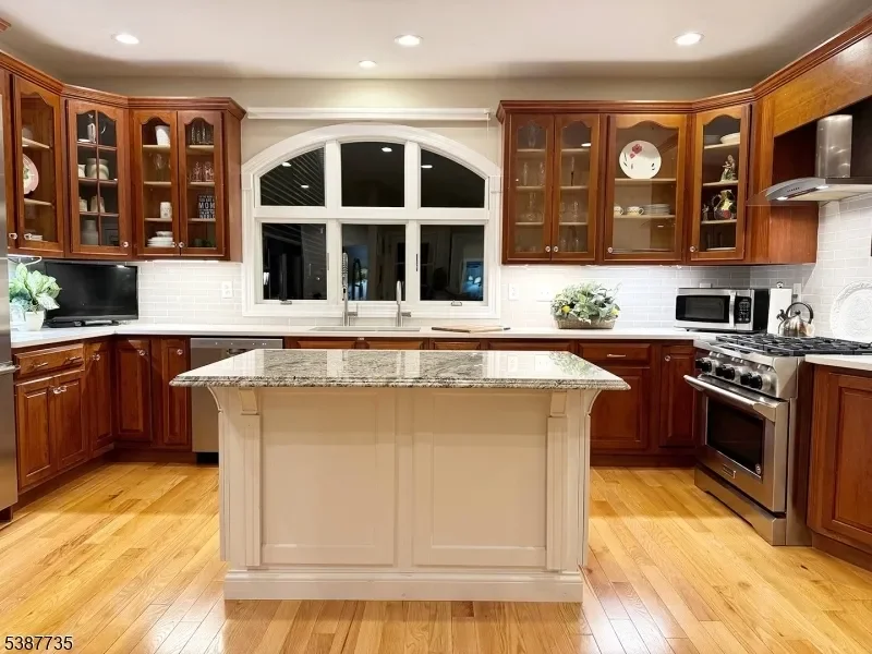 2 Glencree Ln, Clinton Twp., NJ 08833, Lebanon, New Jersey, United States. - Photo 2