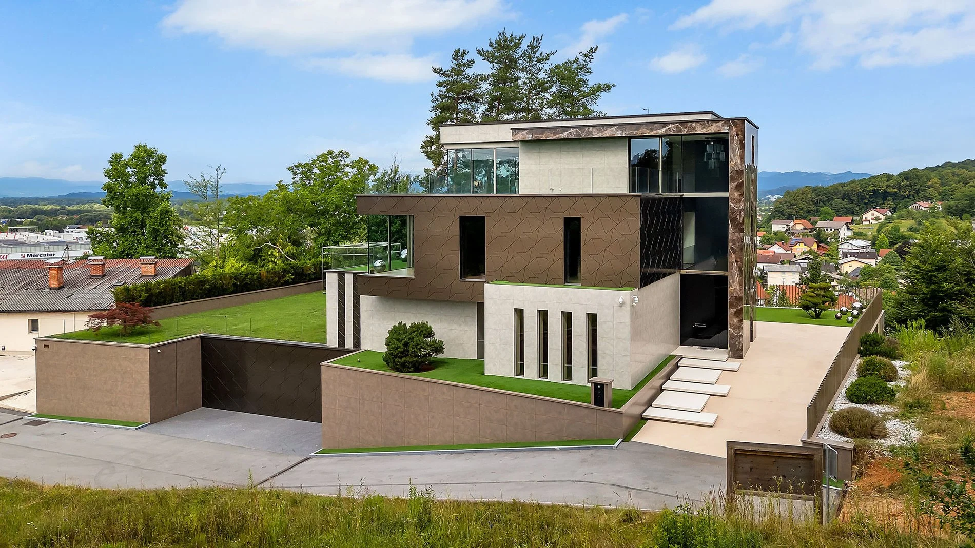 Exterior photo 3