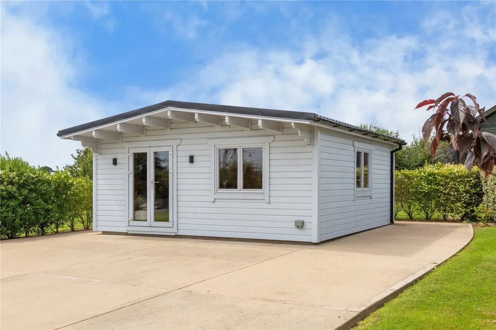 Exterior photo 4