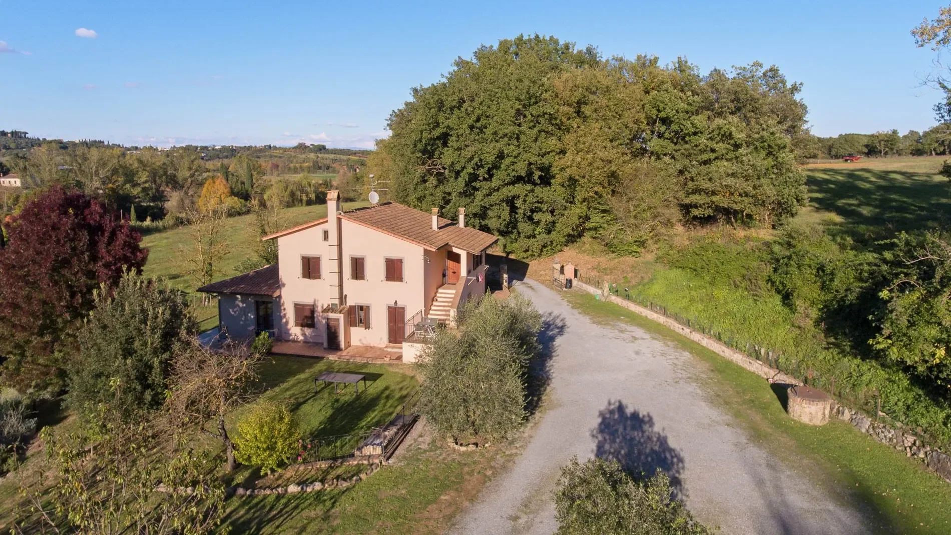 Exterior photo 9