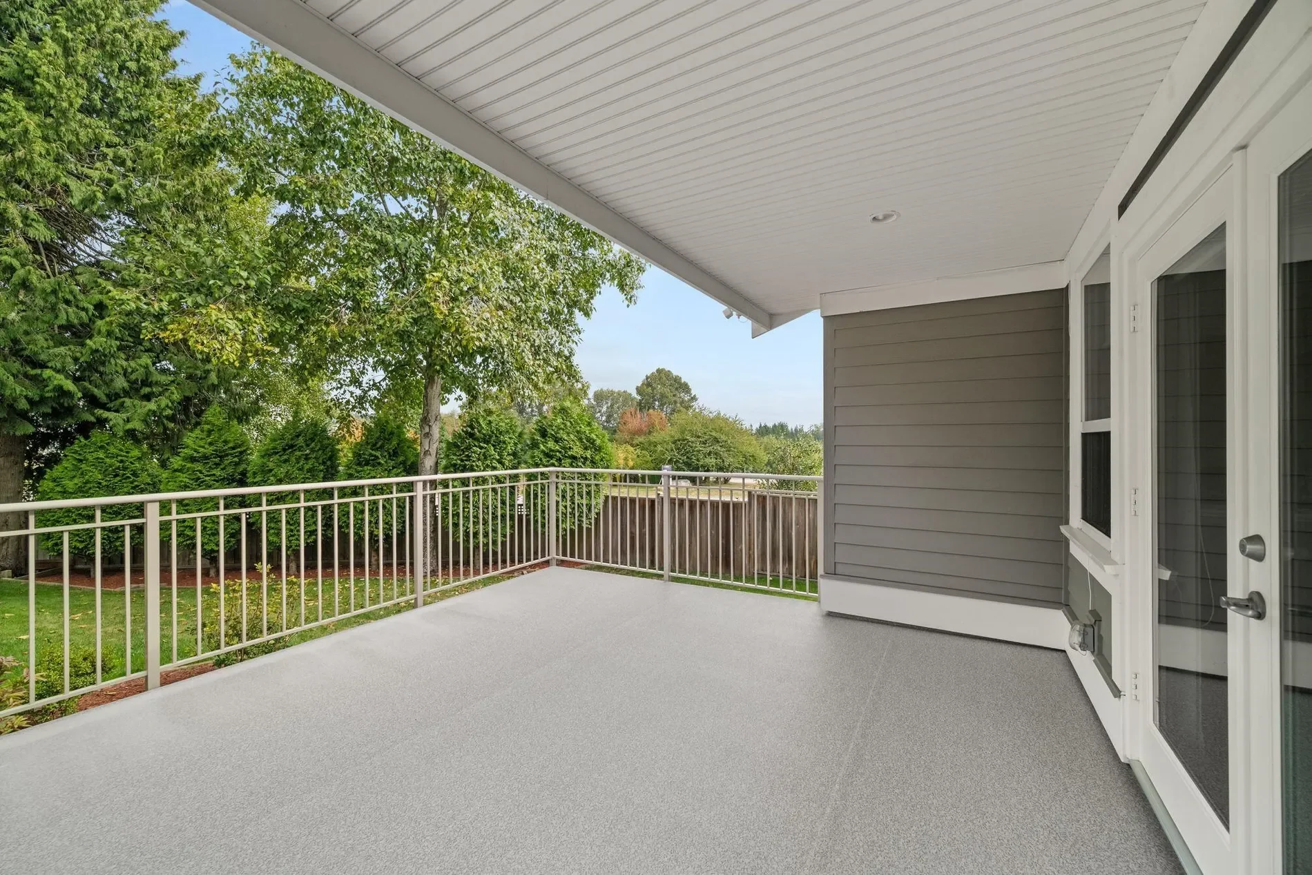 Exterior photo 7