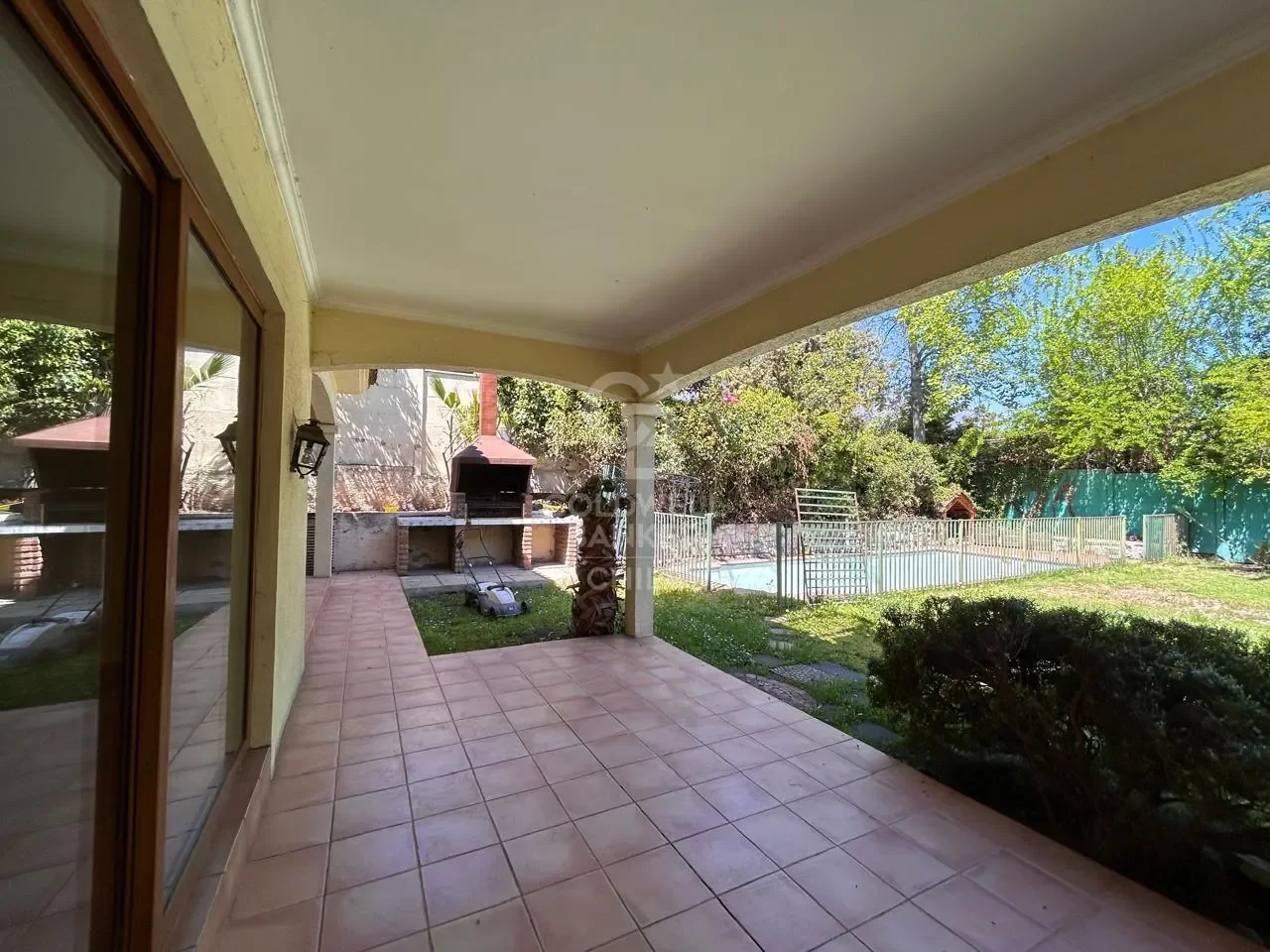Exterior photo 5