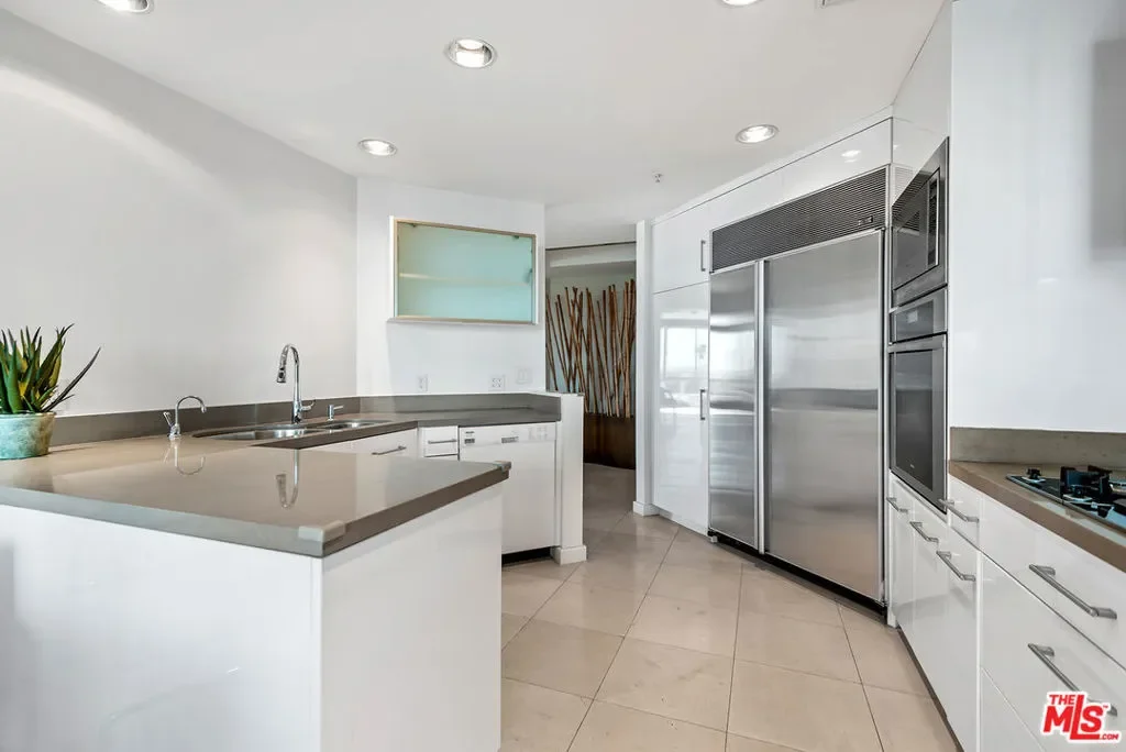 10490 Wilshire Boulevard 604, Los Angeles, California, United States. - Photo 22