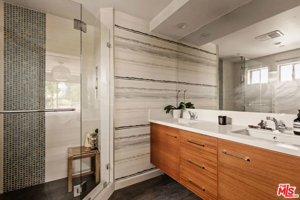 8512 Hargis Street, Los Angeles, California, United States. - Photo 13