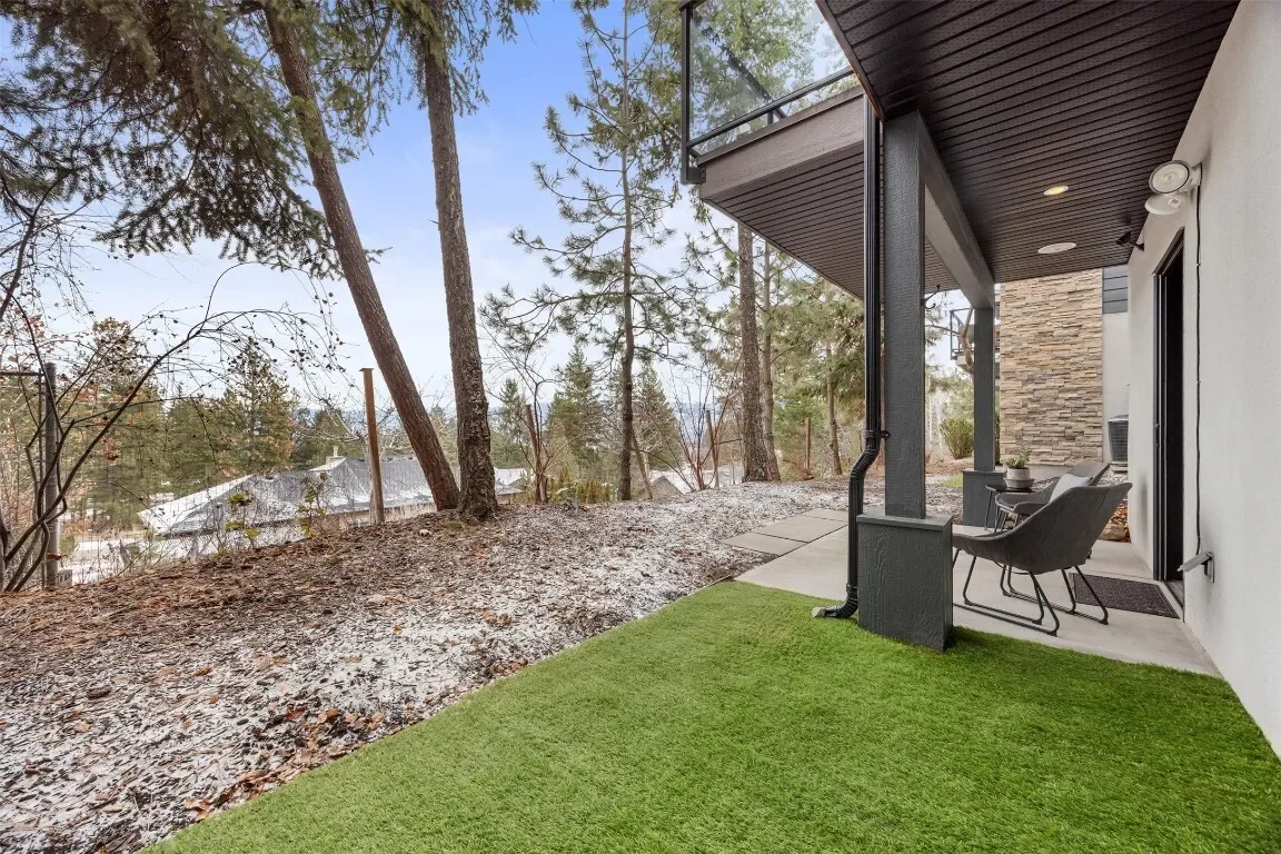 Exterior photo 8