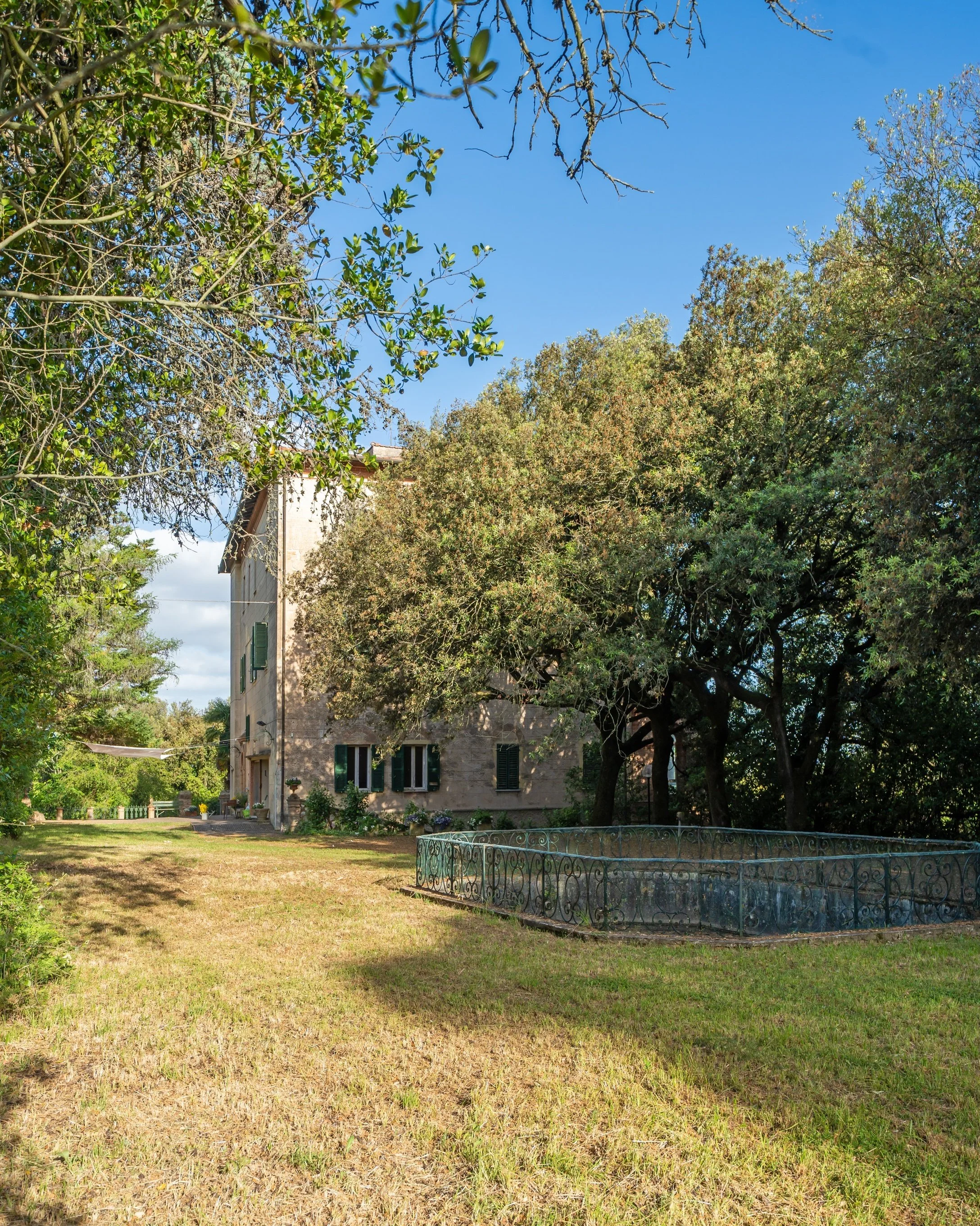 Exterior photo 9