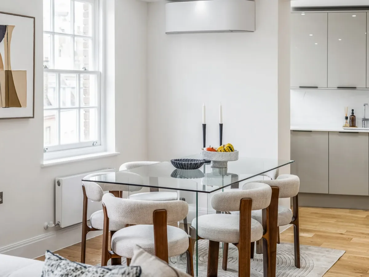 Cadogan Lane, London, SW1X, London, England, United Kingdom. - Photo 14