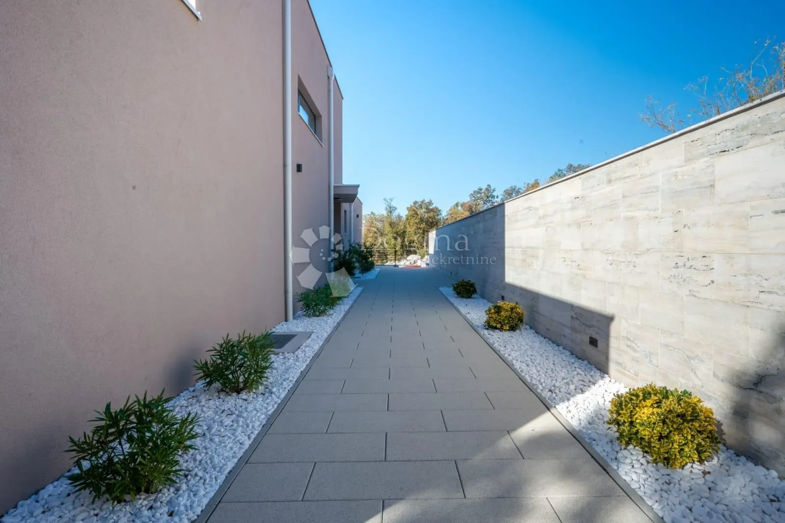 Exterior photo 10