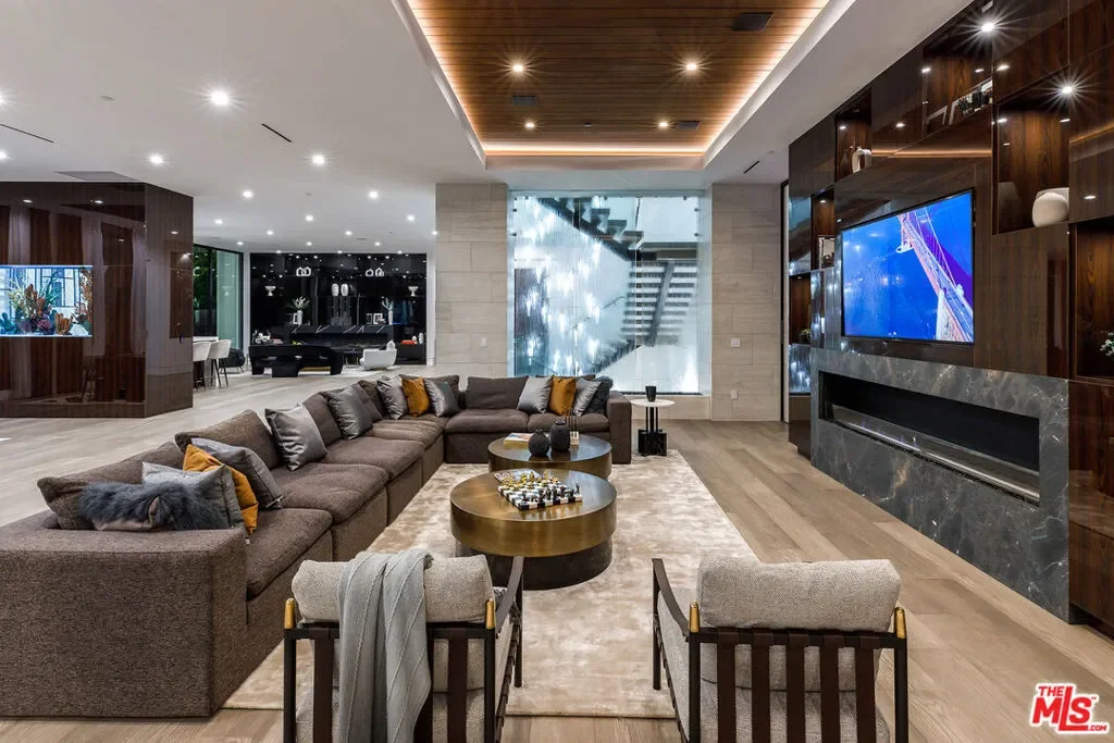 1475 Bel Air Road, Los Angeles, California, United States. - Photo 2