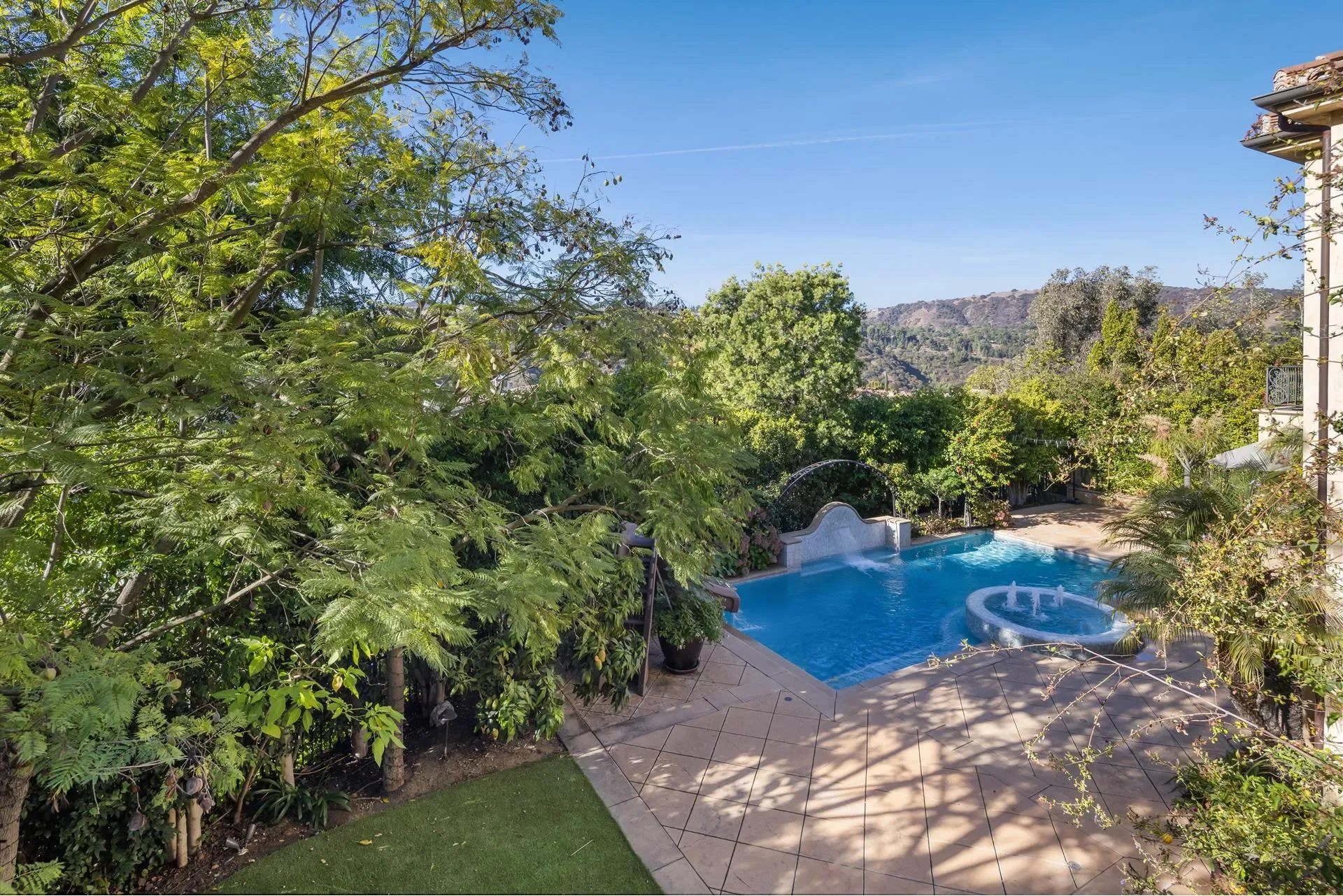 2157 Ravensfield Ln, Los Angeles, California, United States. - Photo 6