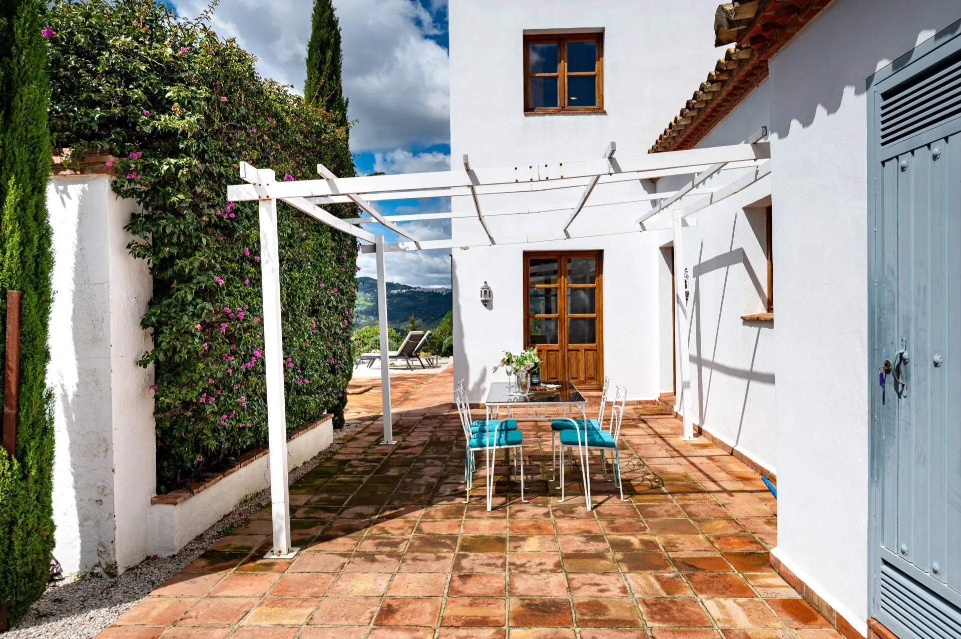 Exterior photo 11