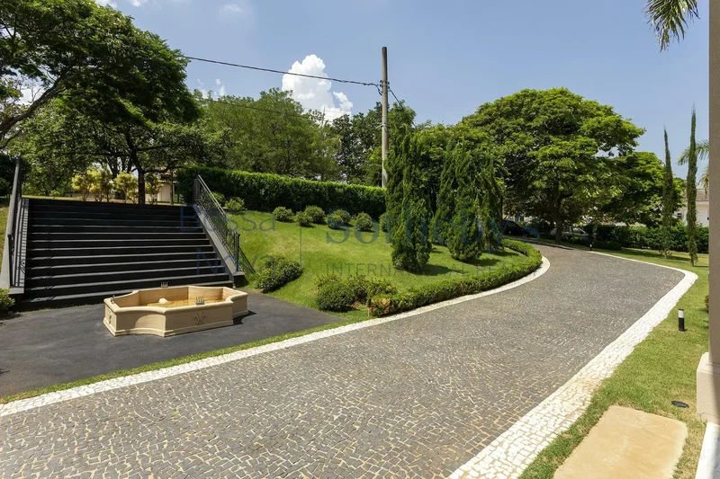 Imposing Neoclassical House In Terras De São José