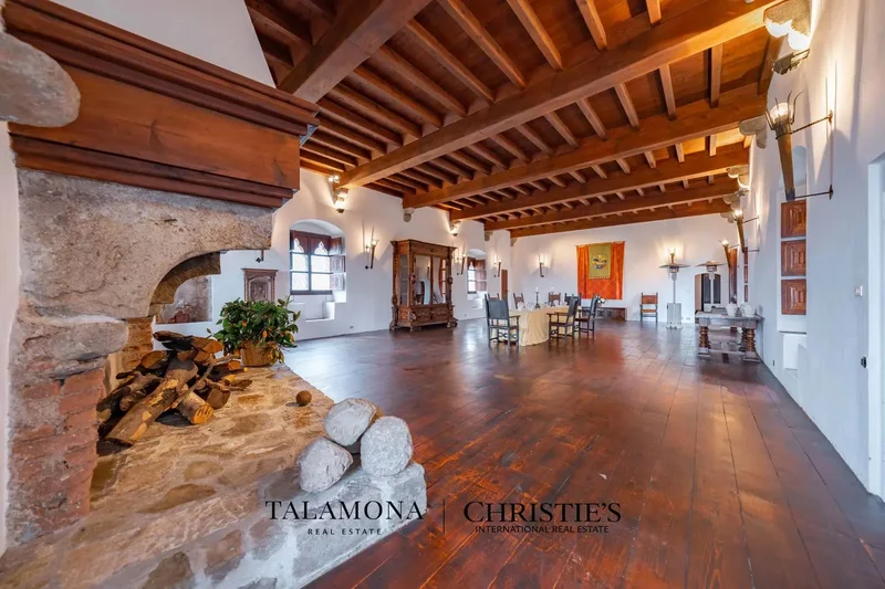 Montalto Dora, Italy. - Photo 2